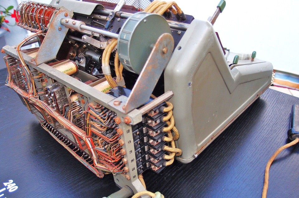 Badenia TAV 13 Duplex, Anbau Rückseite: Platine mit Relais; Foto: M. Reese, © Arithmeum